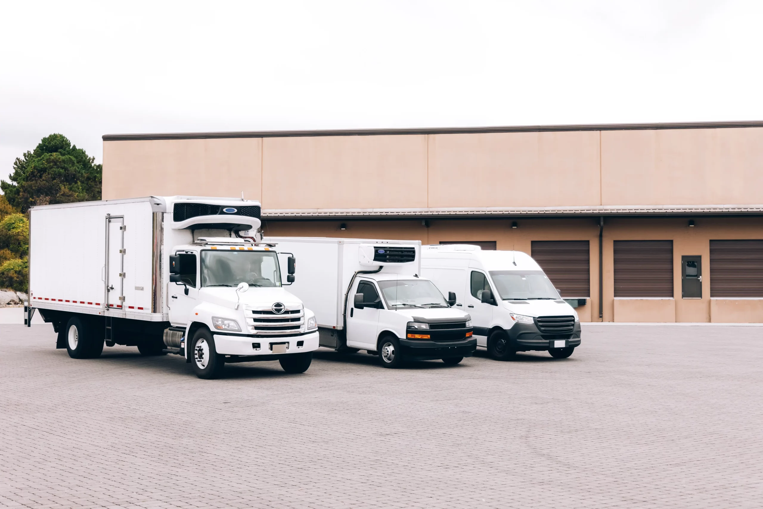 box truck between sprinter van and straight truck scaled