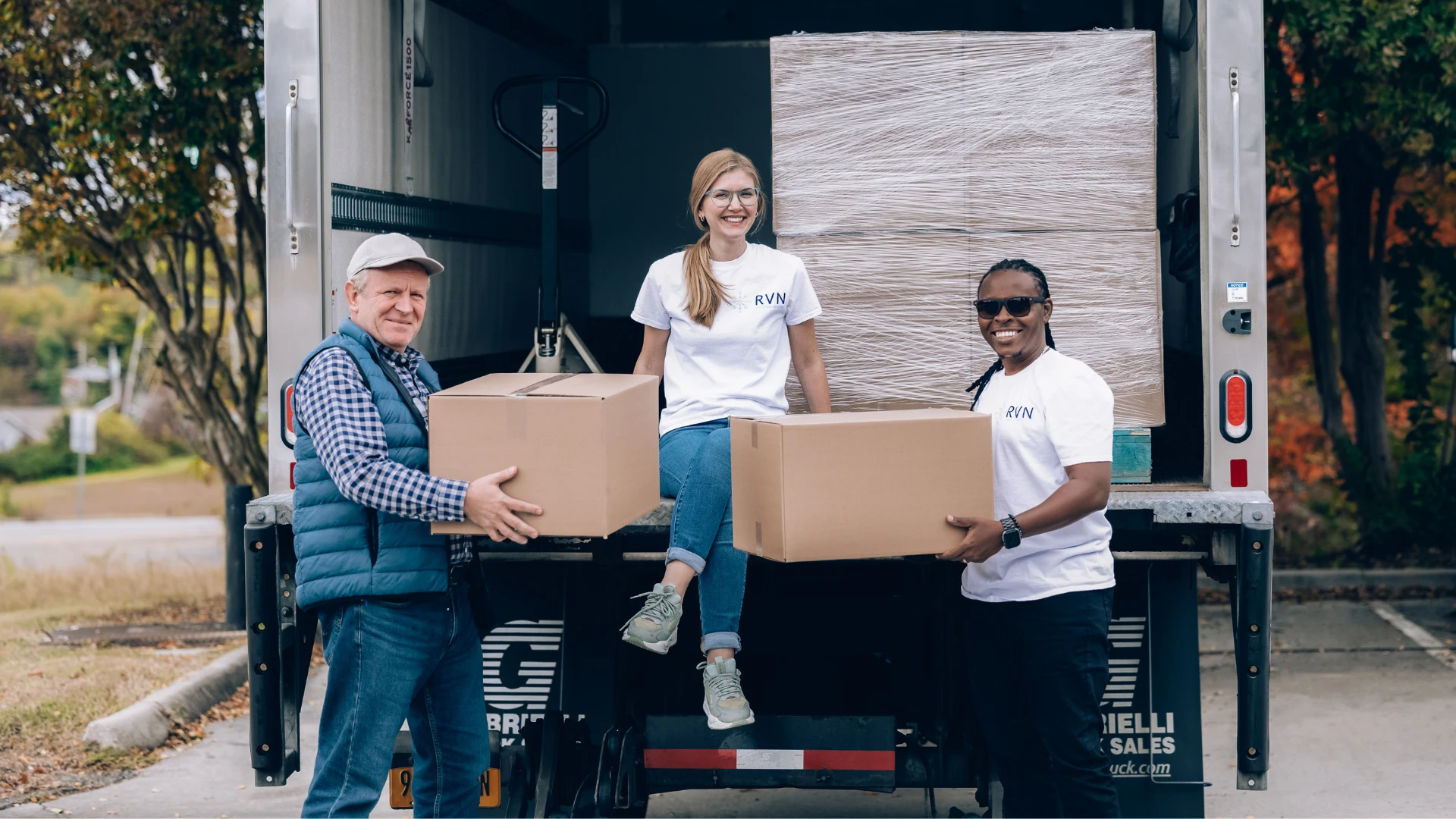 expedited refrigerated shipping, expedited refrigerated freight, reefer van, refrigerated small truck, refrigerated box truck, refrigerated straight truck