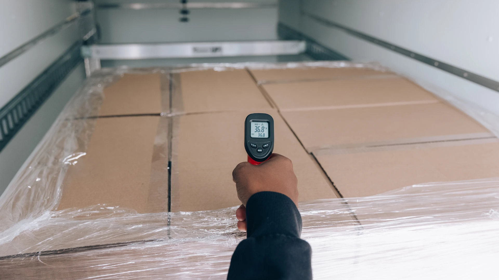 expedited refrigerated shipping, expedited refrigerated freight, reefer van, refrigerated small truck, refrigerated box truck, refrigerated straight truck, cargo temperature control, freight temperature monitoring