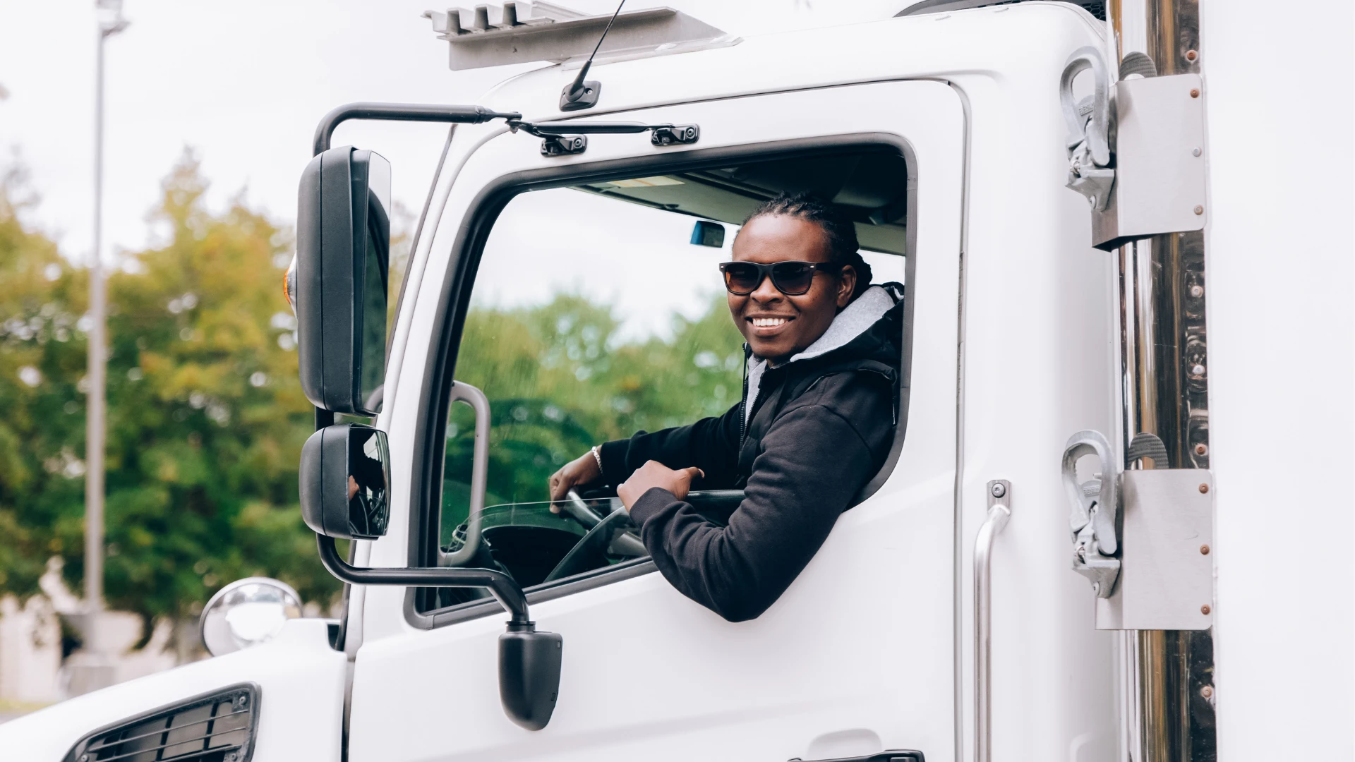 refrigerated delivery, refrigerated freight, refrigerated shipping, reefer van, reefer truck, refrigerated box truck, cold chain, refrigerated logistics