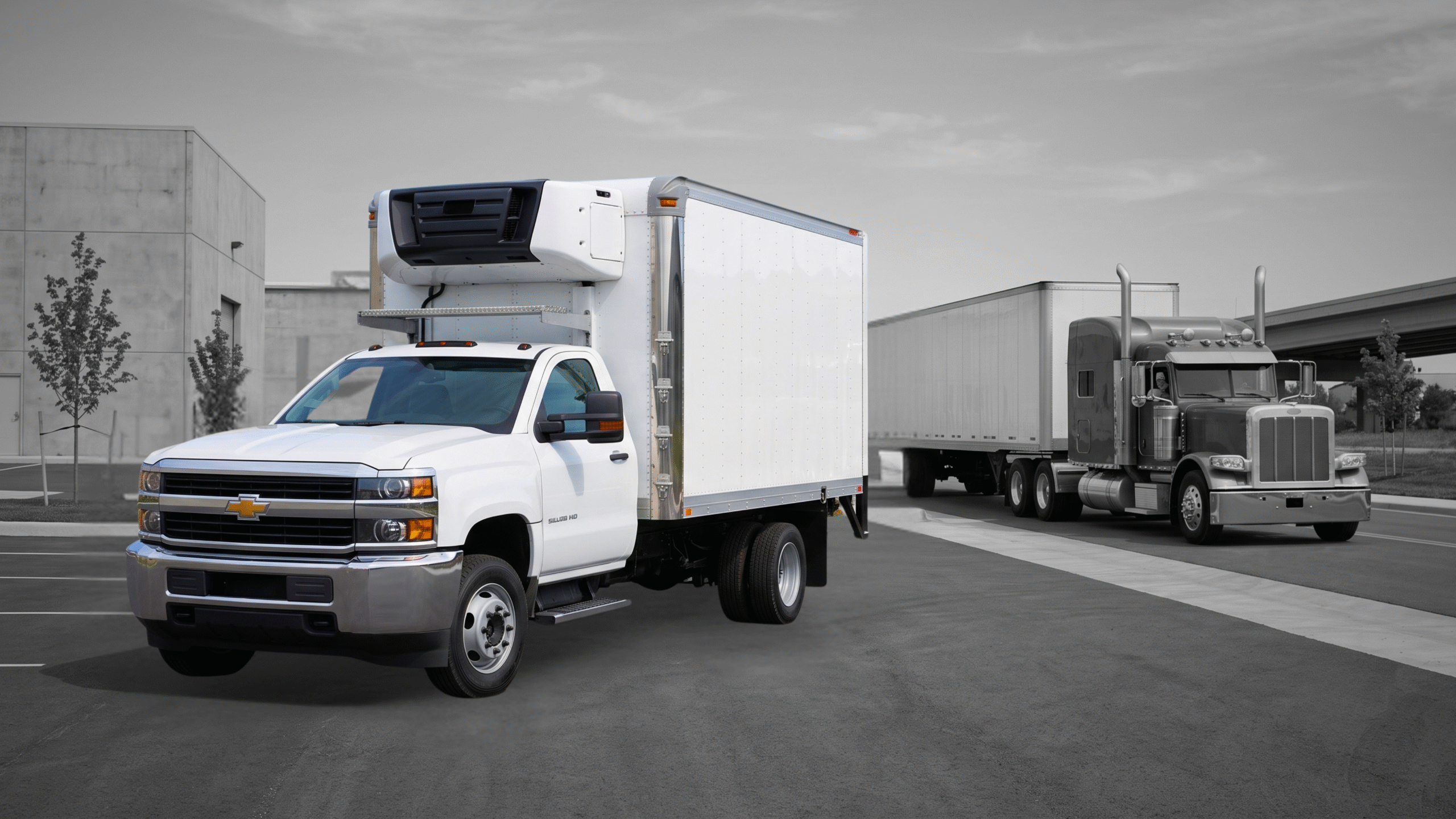 refrigerated box truck, box truck, reefer truck, reefer van, foodservice delivery, foodservice vehicle, food delivery truck, small truckload, small truck load, refrigerated freight, refrigerated transport