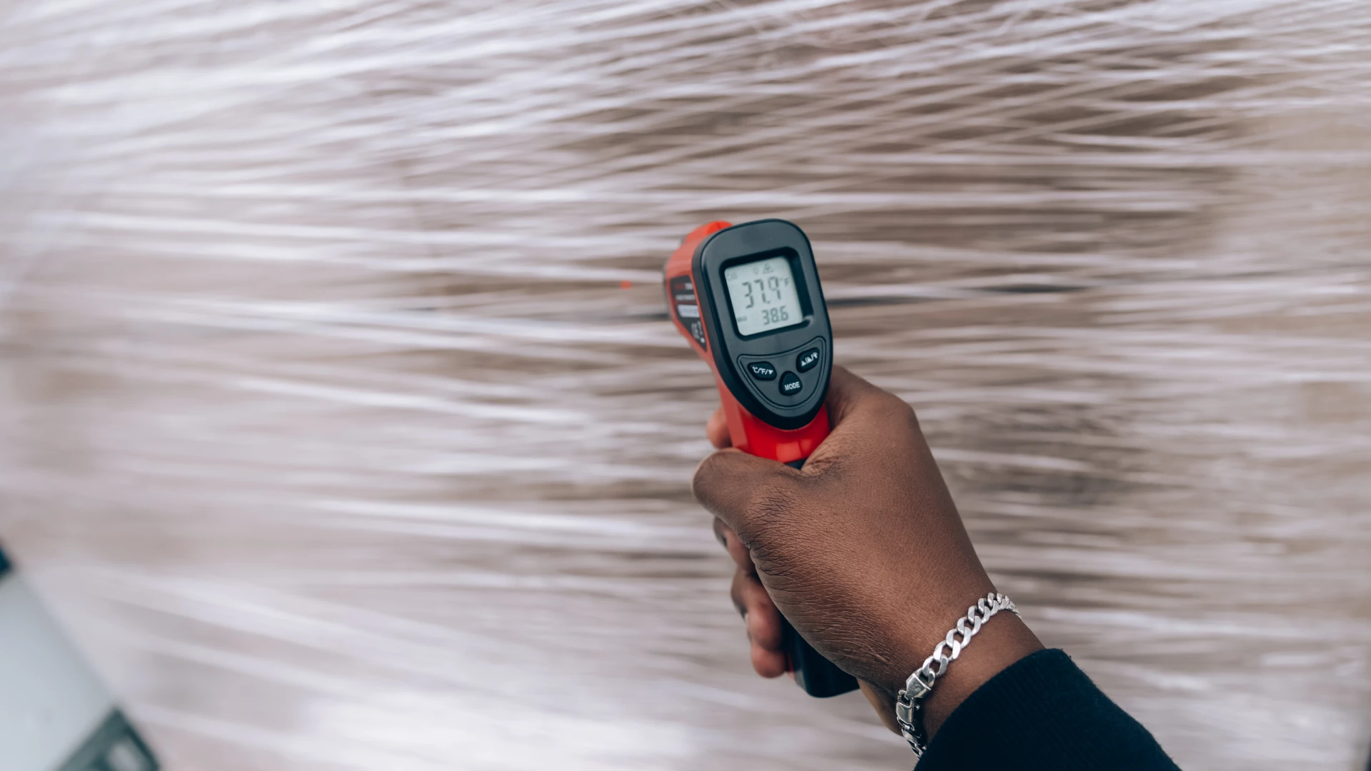 expedited refrigerated shipping, expedited refrigerated freight, reefer van, refrigerated small truck, refrigerated box truck, refrigerated straight truck