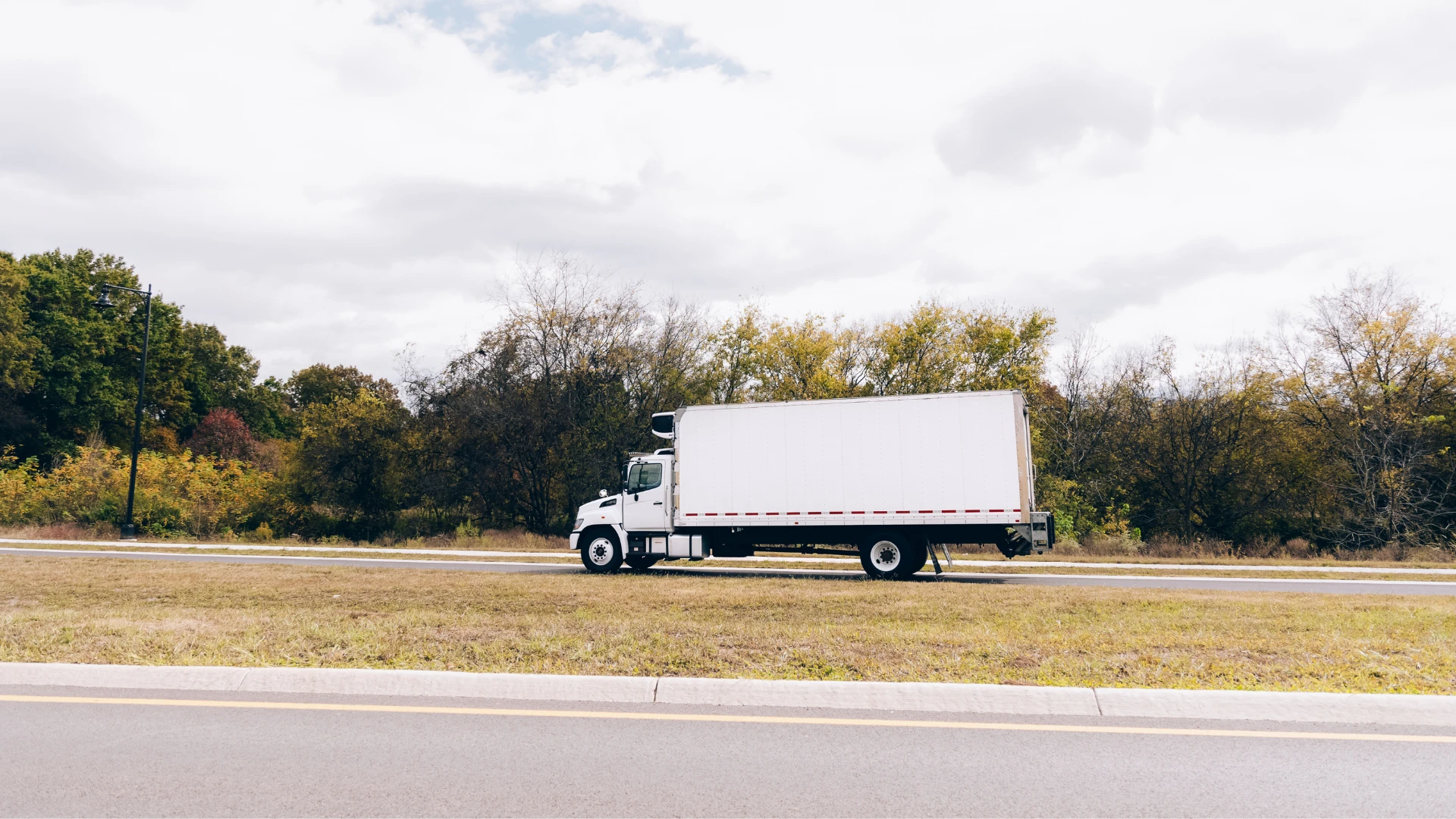 refrigerated straight truck, refrigerated truck, refrigerated fleet, refrigerated transportation, reefer truck, refrigerated trucking