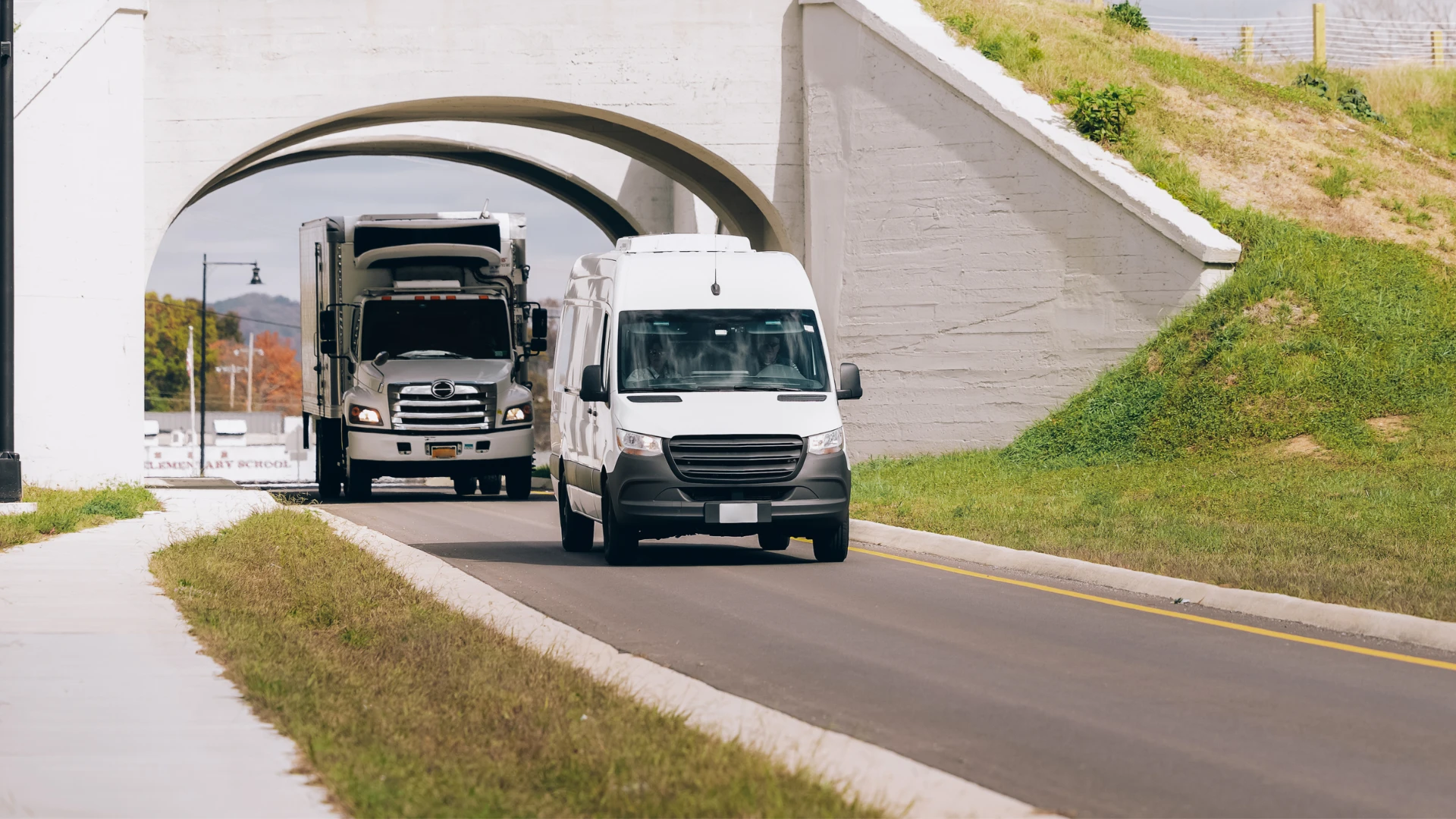 expedited refrigerated shipping, expedited refrigerated freight, reefer van, refrigerated small truck, refrigerated box truck, refrigerated straight truck